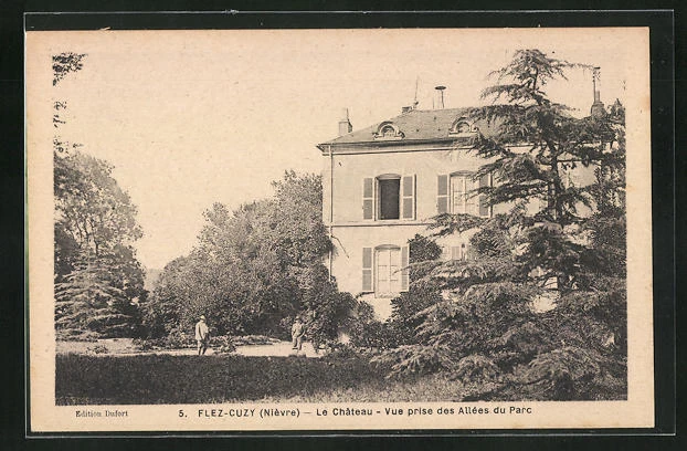CPA Flez-Cuzy, Le Château, Vue prise des Allées du Parc