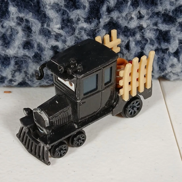 DISNEY PIXAR CARS 2 GALLOPING GEARGRINDER #41 diecast VERY
