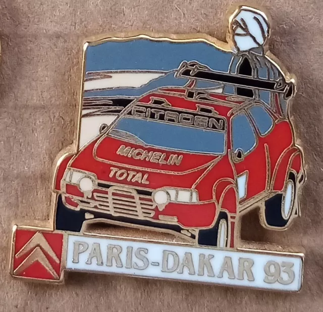 pin's badge RALLYE RAID PARIS DAKAR 93 CITROEN ZX STARPIN'S ZAMAC