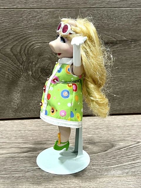 2006 Muppets Retro Collection: Miss Piggy 7" Porcelain Doll Brass Key Keepsakes 2