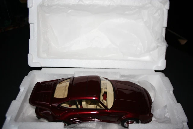Porsche 911 turbo Gamballa Avalanche à l'échelle 1/18 de Bos couleur rouge