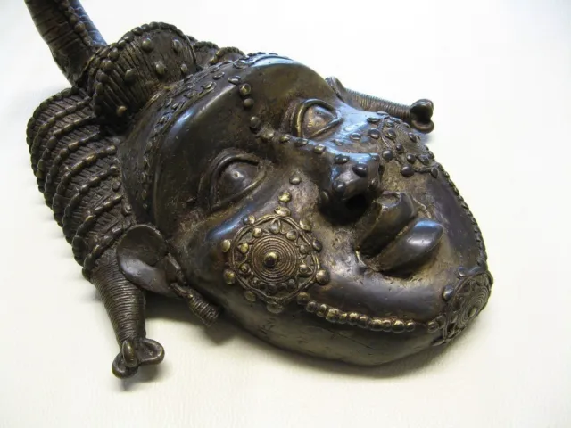 Masque En Bronze. Art Primitif Africain. Bénin.