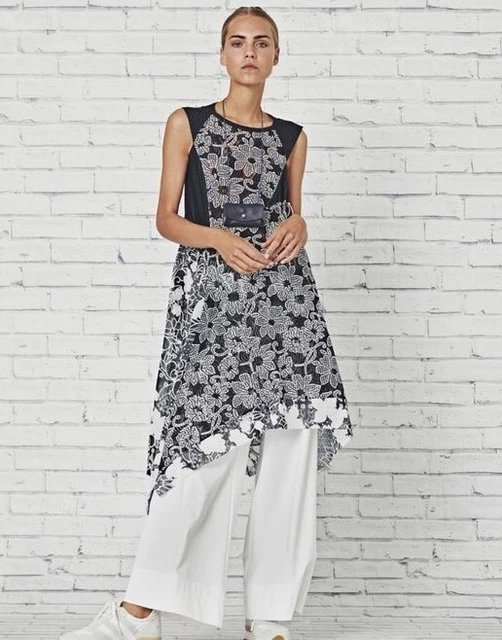 SUPERBE ROBE HIGH Use By Claire Campbell Modele "Emerge" Taille