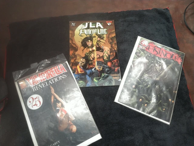 3 comics 1 price!  JLA WitchBlade 2000, vampirella Revelations #0, and Reisinore