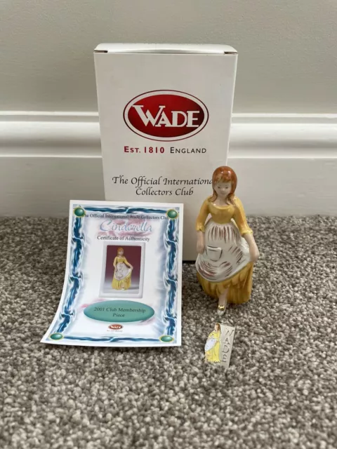 Wade Collectors Club 2001 Cinderella Figurine and Pin Badge