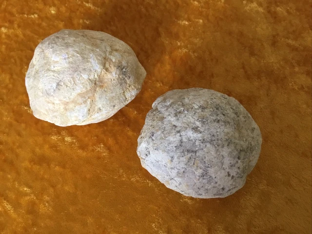 2 er Lot Geoden, Druse selber Knacken  die Nuß  Sie Erhalten 2 Stück