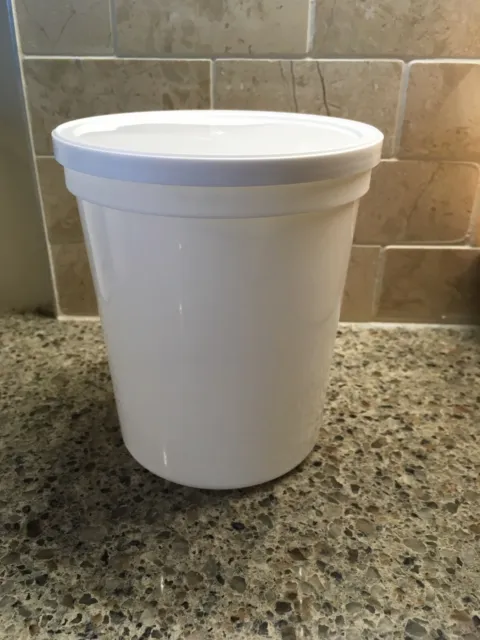 Plastic Container 1-Quart +  Top; Perfect for Measuring/Mixing