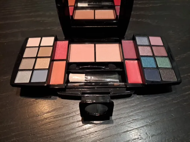 Avon Professional Make Up Collection Palette