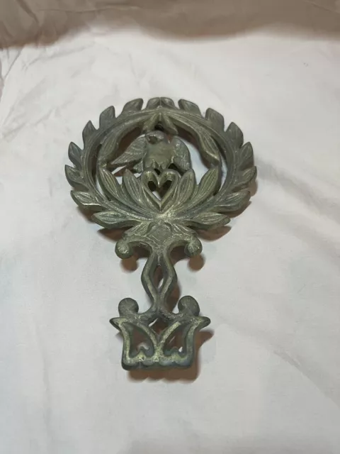 Vintage Cast Iron Wilton Trivet Beautiful American Eagle Heart 4 Footed