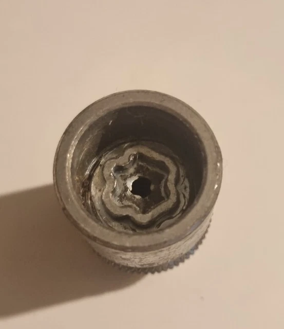 Vauxhall Astra Locking Wheel Nut Key Mystery Solved! - mz8swv1