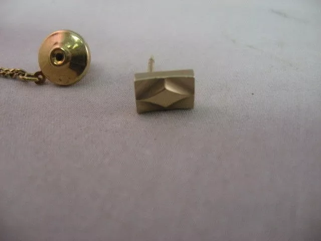 Vintage Mens Tie Tack Lapel Pin: Gold Tone Rectangle w/ 3D Diamond Shape