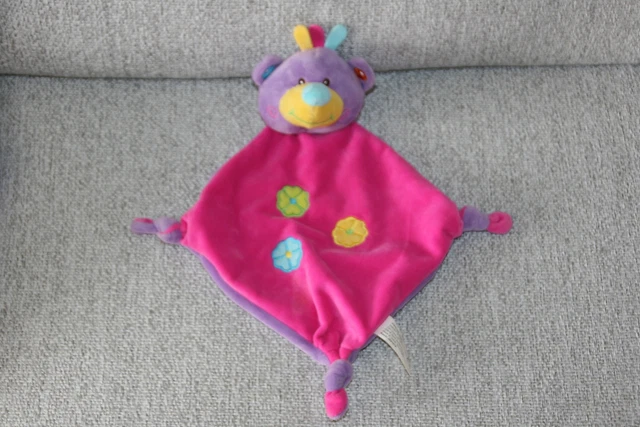 Doudou Ours Plat Grelot Rose Violet Fleurs Brodees Item Nr 69097 Etat Neuf