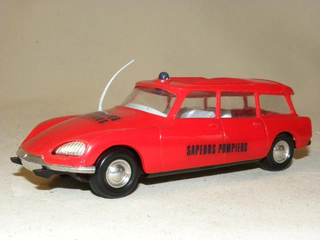 Lot De Deux Coques MiniALUX Pour Voitures, échelle 1/43, Citroën DS Et Volkswagen Coccinelle (Beetle), En Boîte, état Neuf