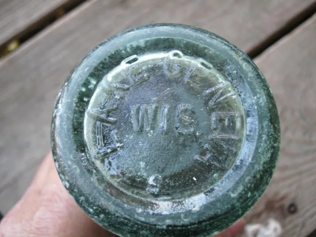 Large Lettering LAKE GENEVA WIS ( Wisconsin  6 Oz Embossed Coca-Cola Coke Bottle