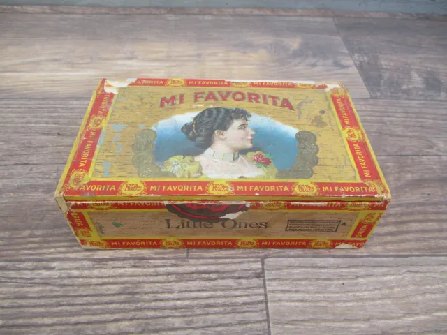 Vintage MI FAVORITA Cigar Box