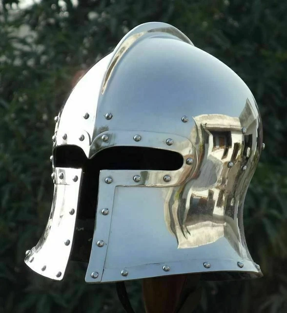 Casco o casco del cavaliere medievale