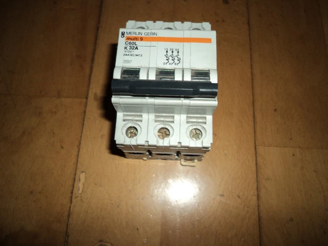 disjoncteur Merlin Gerin 10A Ampéres 2P réf 24188 C60N multi 9 C 10