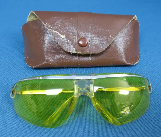Vintage 1960s BARUFFALDI Yellow Designer Sports Glasses - Italy - Original Case Vintage 1960s BARUFFALDI Yellow Designer Sports Glasses - Italy - Original Case