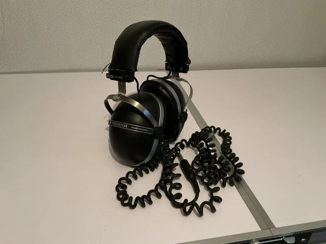 VINTAGE PIONEER SE-305 Over the Ear Stereo Headphones 1/4