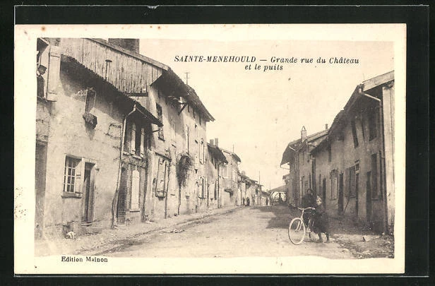 CPA Sainte-Menehould, Grande Rue du Chateau et le Puits