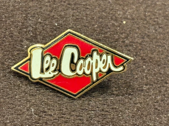 Pin's lapel pin Pins enamel FASHION LEE COOPER FAMOUS BASIC TRAD MARK EGF SOFREC