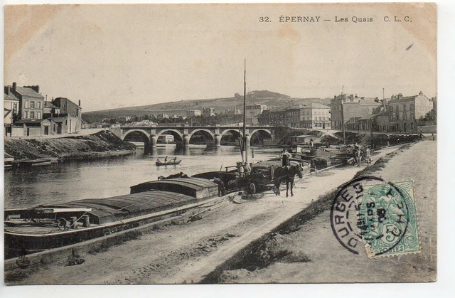 EPERNAY - Marne - CPA 51 - Péniches - bords de Marne  - quais déchargement