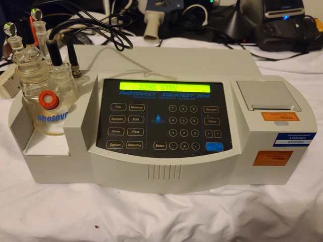 Photovolt Aquatest 2010 Couloetric Moisture Analyzer Working