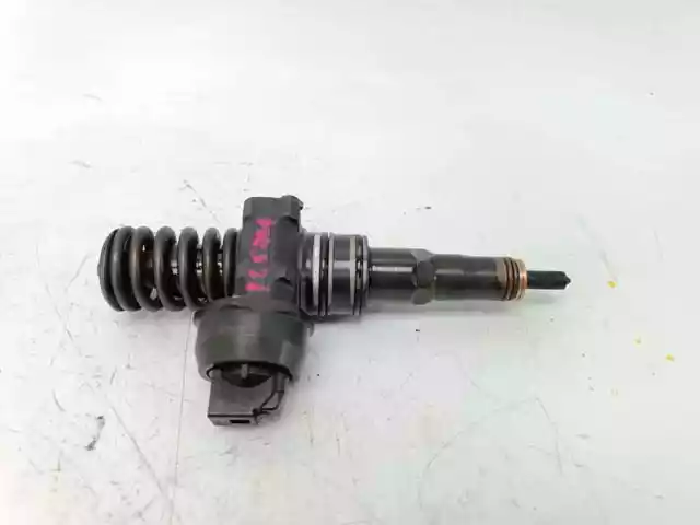 038130073 injecteur pour VOLKSWAGEN GOLF V 1.9 TDI 2003 2150992