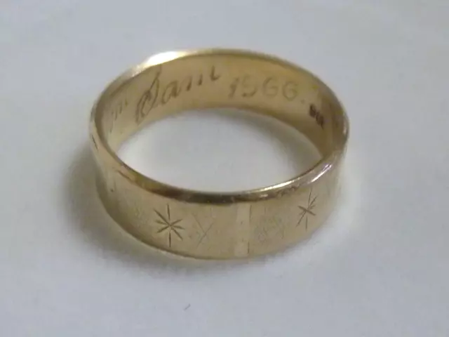 9 Ct Gold Ring 3.09 Gms Embossed With Stars Engraved On The Inside