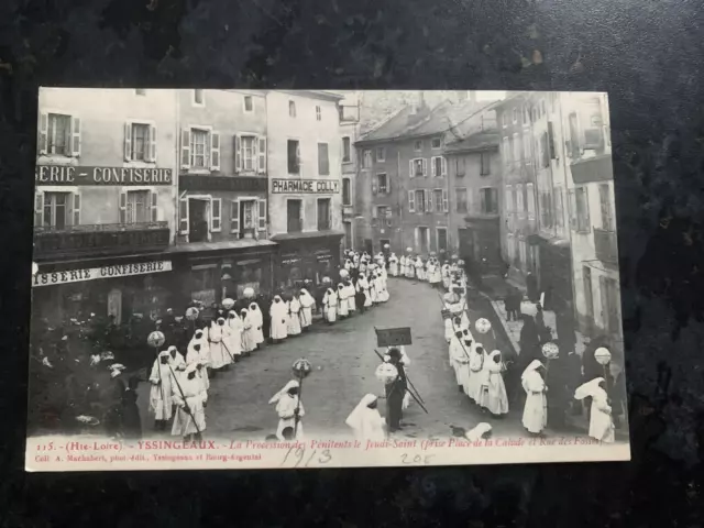 43 Yssingeaux La Procession  Des Pénitents  Le Jeudi Saint Place De La Calade