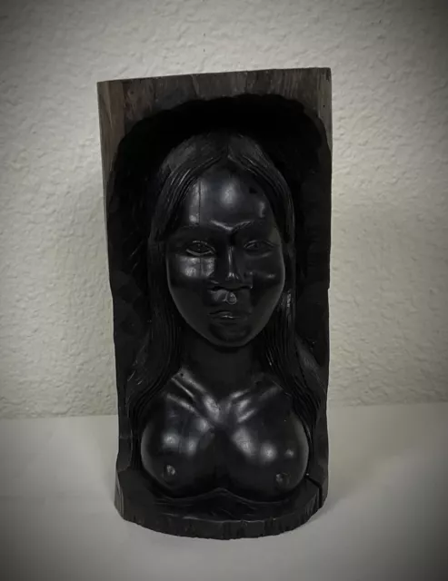 Ancienne vintage sculpture Malgache d'une femme nue en bois d'ébène