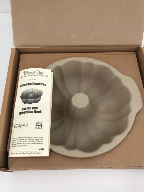 The Pampered Chef Family Heritage Collection Stoneware Fluted Bundt Pan 1440