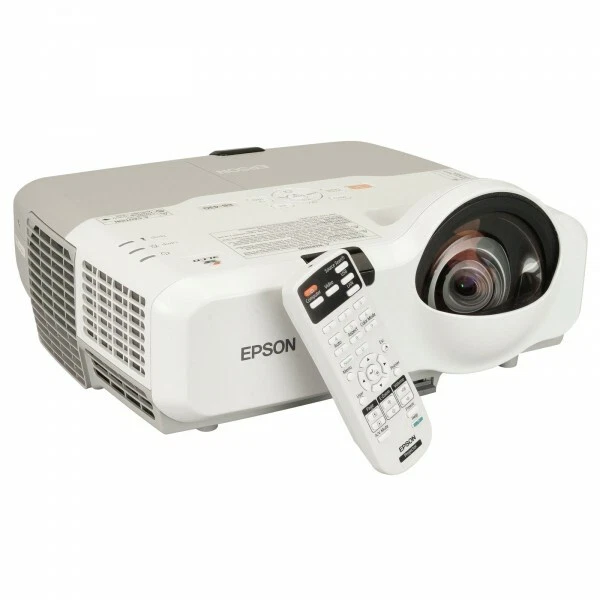 77 SB680 INTERACTIVE SMART BOARD AND UF70 SHORT THROW HDMI
