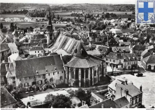 8157 cpsm 03 Saint Pourçain sur Sioule - la cour des Moines et l'Eglise