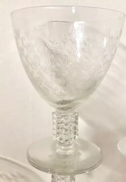 8 anciens verres à vin et 8 verres a eau en cristal gravé 2