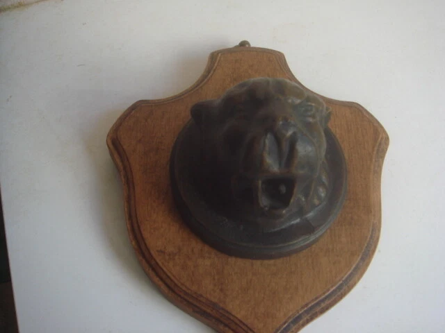 bronze ancien tigre avec support en bois