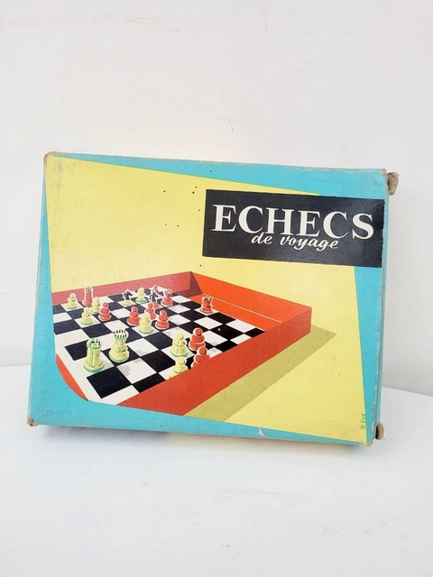 Jeu d 'échecs en bois peint datant de la période soviétique URSS