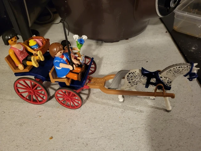 Set Playmobil 71726 Calèche avec princesses et école d'équitation