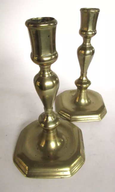 ANCIENNE PAIRE DE BOUGEOIRS EN BRONZE XVIII em