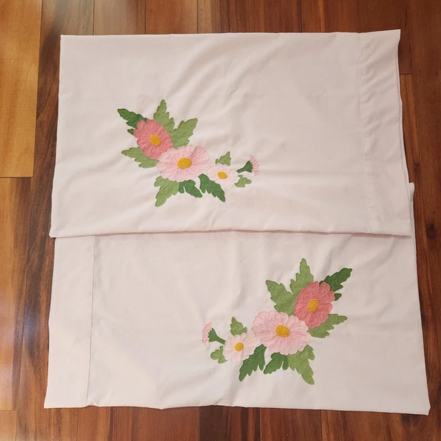 VTG Pair of Pink Daisy Flower Floral Leaves Embroidery Applique Pillowcases