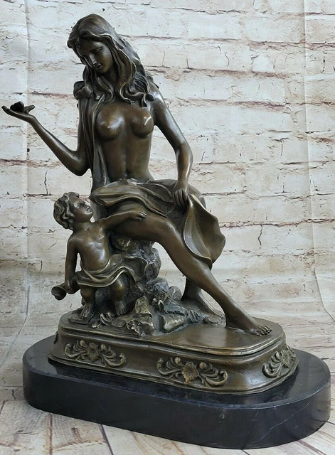 Carne Mujer Holding Un Mariposa Niño Art Nouveau Figura Escultura Estatua Arte