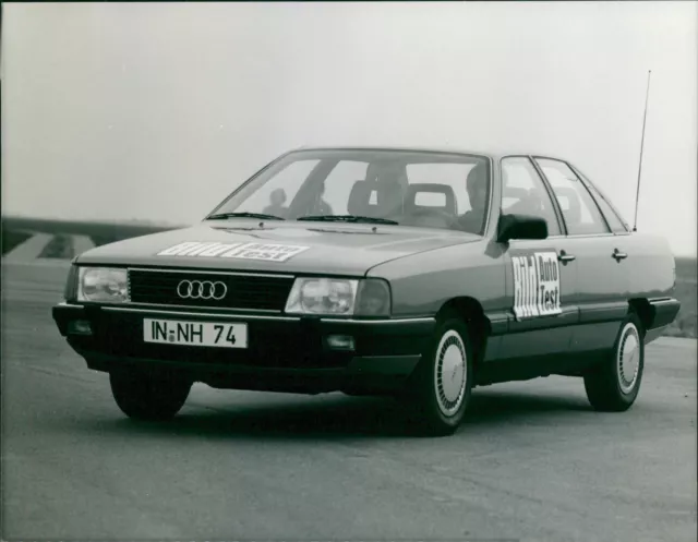 Front View of Audi 100 CD - Vintage Photograph 2981784