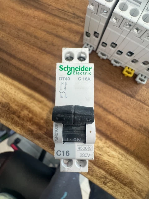Disjoncteur Schneider PH/N 16A DT40 - 6KA - Référence A9N21025 - Occasion Excellent État