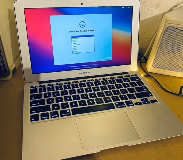 MacBook Air Core i5 11" 128GB SSD (Mid-2013) with leather case, charger & box