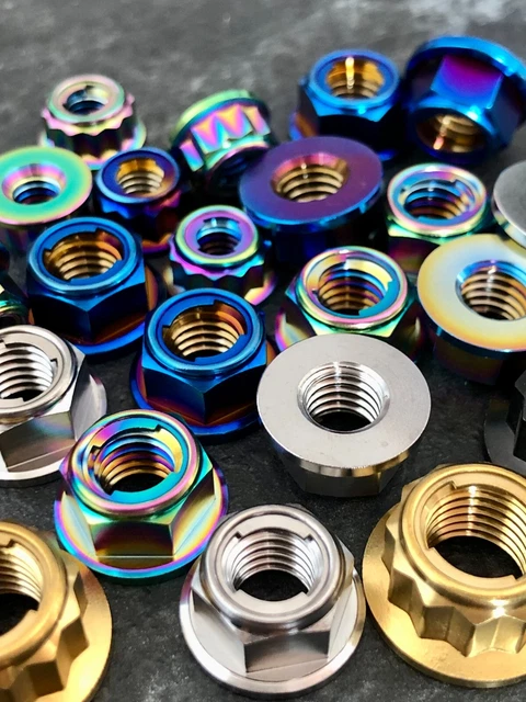 5 Dadi Flangiati Blu Titanio M10 X 1.25mm Per Pignone Moto - Suzuki Yamaha Honda