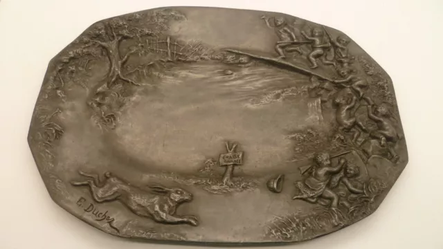 Ancien Grand plat étain art nouveau vénerie chasse sculpteur Sig E.DUCHEZ- 1900-