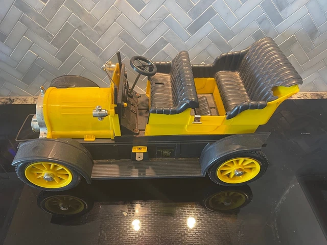 REMCO FLYING DUTCHMAN Antique Car - Battery Operated in original