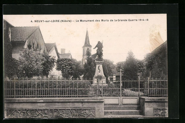 CPA Neuvy-sur-Loire, the Monument to the Dead of the Great War 1914-18