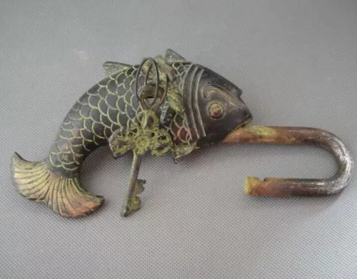 Collectible China Old Handwork Bronze Carved Fish Statue Usable Big Lock and key 3