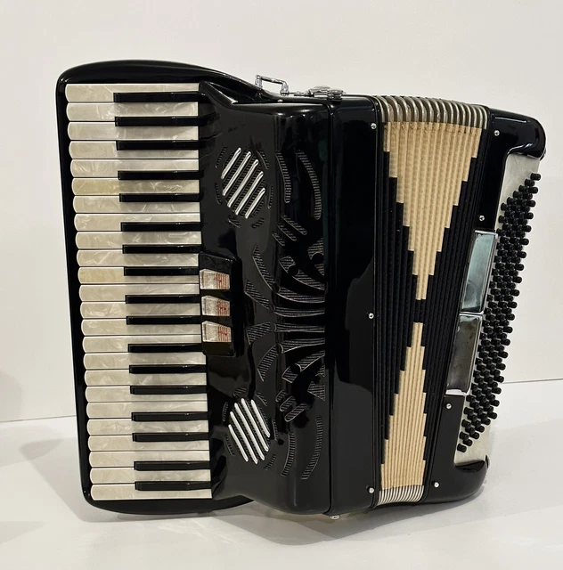 VINTAGE ITALIAN MADE Piano Accordion LM 41 Keys /120 Bass W/ Case 599.